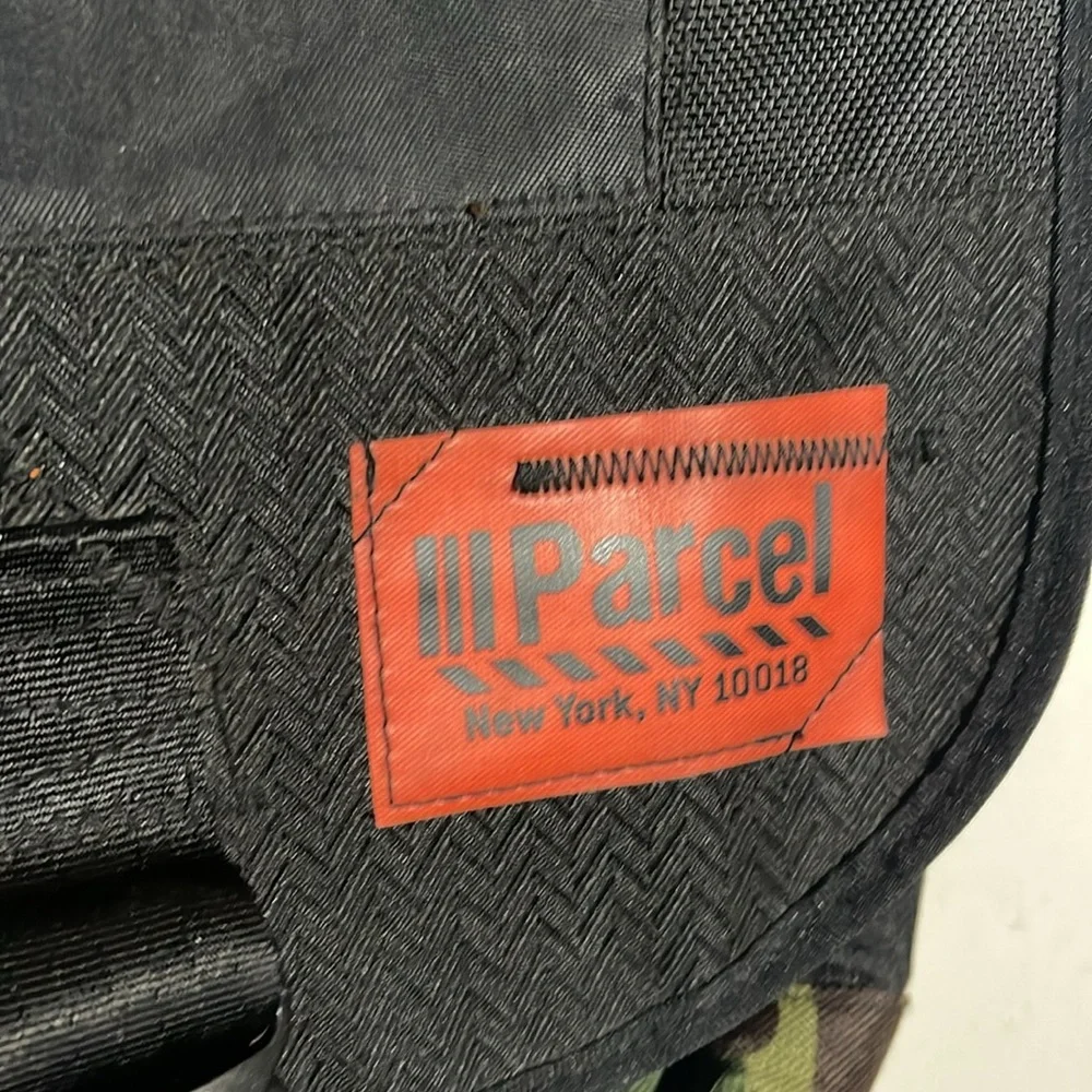 III Parcel New York Crossbody Messenger Bag black camo